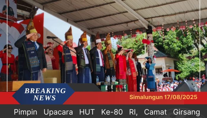 Pimpin Upacara HUT Ke-80 RI, Camat Girsang Sipangan Bolon Kenakan Pakaian Adat Simalungun