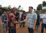 *Blusukan ke Sihaporas, Bane Bagikan Sembako untuk Warga  Bane Desak Pemerintah Selesaikan Konflik Lahan TPL