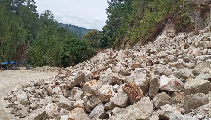 Tambang Batu Diduga Ilegal Bebas Beroperasi di Sekitar Jembatan Siserasera Parapat