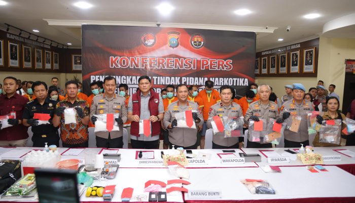 KAPOLDA KEPRI PIMPIN KONFERENSI PERS UNGKAP KASUS NARKOTIKA PERIODE AGUSTUS – SEPTEMBER 2025