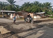 Pengendara Diharapkan Hati-hati Melintasi Rel KA di Jalan Menuju Paya Pinang