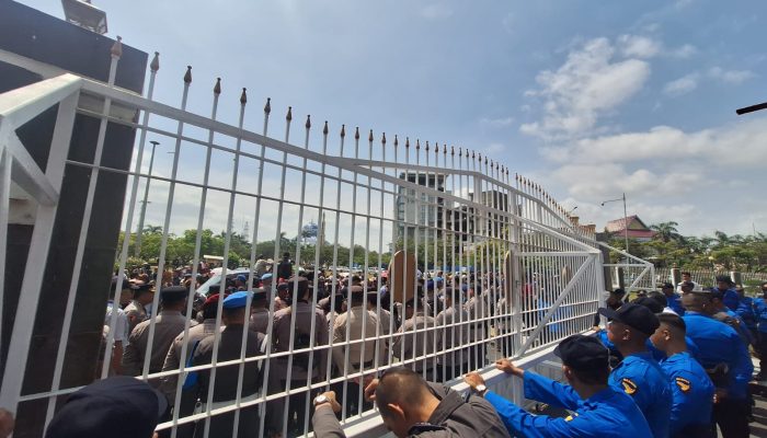 Ratusan Warga Kebun Sayur Sungai Binti Unjuk Rasa di BP Batam, Tuntut Kepastian Lahan