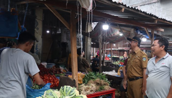 SEKDAKO TEBING TINGGI IMBAU PEDAGANG TEMPATI KIOS REVITALISASI PASAR INPRES