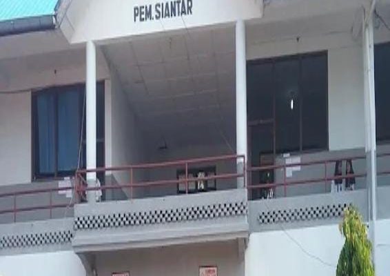 Kepala SMAN 3 Pematangsiantar, Roulina Harianja SPd Programkan Lingkungan Sekolah Bersih dan Siswa ke Universitas Luar Negeri