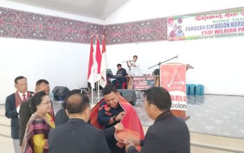 HUT PSBI Ke 53 di Parapat, Camat Viktor Sijabat Disematkan Ulos