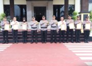 KAPOLDA KEPRI BERI PENGHARGAAN DAN APRESIASI KEPADA PERSONEL BERPRESTASI PADA UPACARA HARI KESADARAN NASIONAL