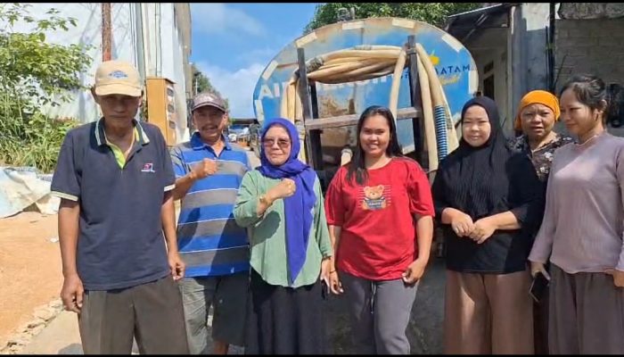 POLRESTA BARELANG TURUN TANGAN BANTU MASYARAKAT, DISTRIBUSI AIR BERSIH HARI KE-9 BERJALAN LANCAR