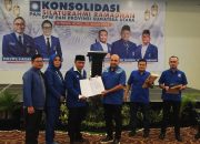 Aprial M. Rizaldi Ginting Nahkodai DPD PAN Kota Pematangsiantar Usai menerima SK serempak dalam Kegiatan Konsolidasi dan Silaturahmi DPW PAN Sumatera utara. 