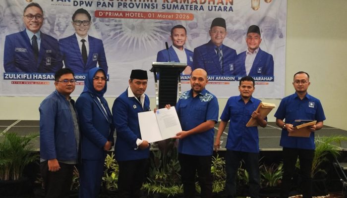 Aprial M. Rizaldi Ginting Nahkodai DPD PAN Kota Pematangsiantar Usai menerima SK serempak dalam Kegiatan Konsolidasi dan Silaturahmi DPW PAN Sumatera utara. 