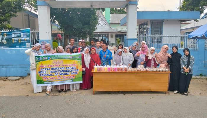 SMKN 1 Pematangsiantar Gelar Aksi Berbagi Takjil Gratis dan Buka Puasa Bersama