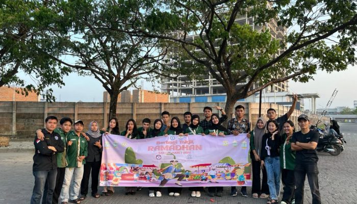 HMJ IKOR UNIMED Berbagi Takjil di Bulan Ramadhan, Wujud Kepedulian Sosial Mahasiswa