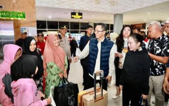 Dini Hari Pantau Arus Mudik, Amsakar-Li Claudia Ingatkan Perjalanan Aman Menuju Kampung Halaman