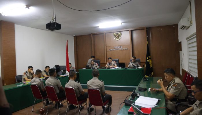 SIDANG KKEP PUTUSKAN PTDH EMPAT ANGGOTA POLRI, POLDA KEPRI TERKAIT DUGAAN TINDAK PIDANA PENGANIAYAAN TERHADAP KORBAN BRIPDA NS