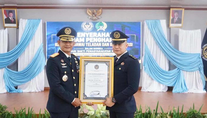 Frans J. Purba Raih Penghargaan Pegawai Berprestasi pada Hari Bakti Pemasyarakatan ke-62 Sumut
