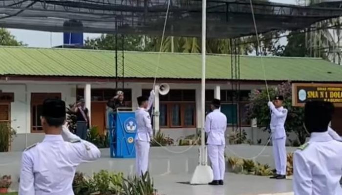 SMAN 1 Dolok Batunanggar Peringati Hardiknas