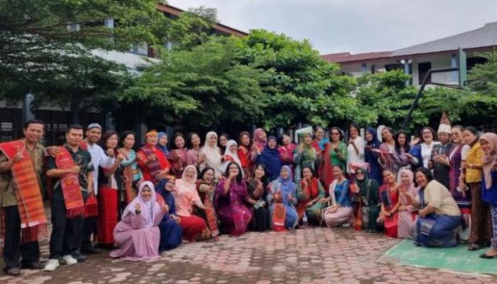Guru dan Siswa SMKN 3 Pematangsiantar Ikuti Upacara Peringatan Hardiknas