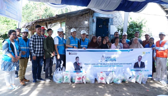 PLN UP3 Pematangsiantar Nyalakan Harapan Lewat Program Light Up The Dream dan Penyaluran Sembako