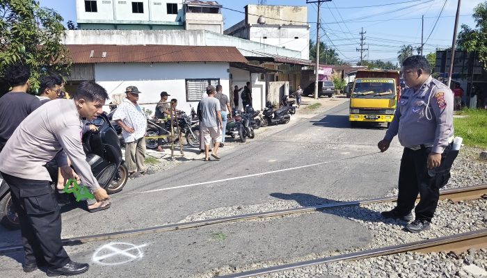 Polres Tebing Tinggi Evakuasi Korban Laka Maut di Perlintasan K. Api dan Amankan TKP