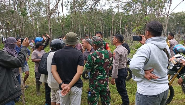 Ditengah Kerumunan Kelompok Masyarakat, Polsek Sipispis bersama Koramil 15 Sampaikan Pesan Kamtibmas