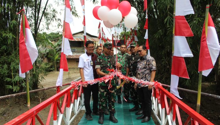 Dandim 0201/Medan Resmikan Renovasi Jembatan Gantung Penghubung Medan Polonia dan Medan Baru