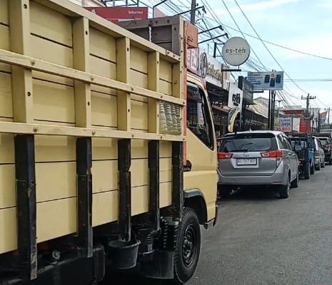 Solar Langka di Tebing Tinggi, Puluhan Kendaraan Antri Panjang