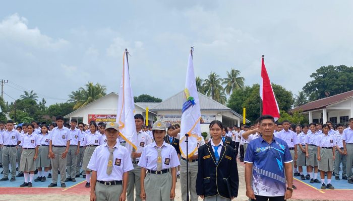 Kepala SMAN 1 Pematangsiantar Tutup MPLS Ramah dan Pengukuhan Peserta Didik Baru