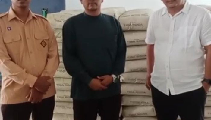 Tokoh Masyarakat dan Pengusaha dari Jakarta, H Novri Ompusunggu Sumbangkan 200 Sak Semen ke Sekolah Al Washliyah Pematangsiantar