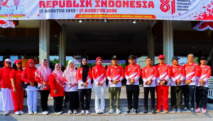 RIBUAN WARGA TEBING TINGGI PADATI LAPANGAN MERDEKA MERIAHKAN SEMARAK HUT KE-81 RI