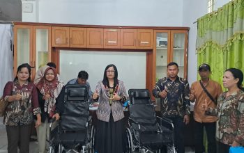 2 Warga Kecamatan Dolok Merawan Terima Bantuan Kursi Roda dari Dinsos Sergai