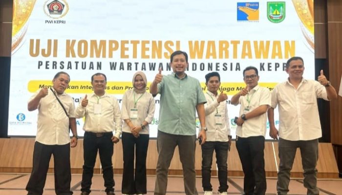 Judul : Satu Orang Wartawan moranews Kota Batam lulus Uji kompetensi Wartawan