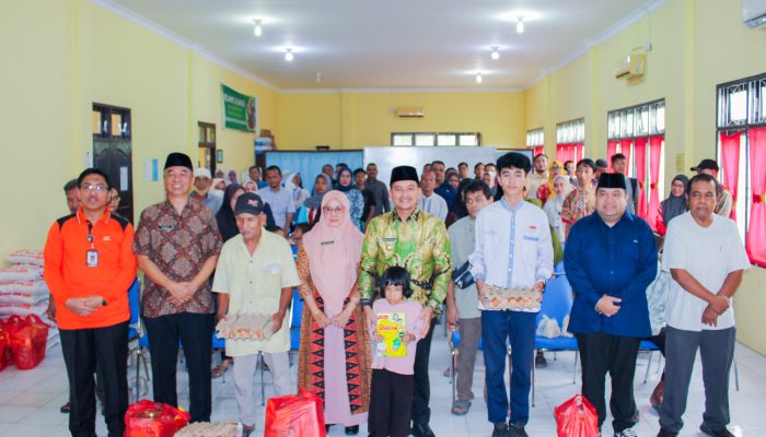 SERAHKAN BANTUAN PERMAKANAN, WALI KOTA TEBING TINGGI AJAK ASN DAN MASYARAKAT TINGKATKAN EMPATI KEPADA WARGA KURANG MAMPU