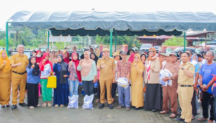 SERAHKAN BANTUAN PANGAN, WALI KOTA TEBING TINGGI MINTA BANTUAN TIDAK DIPERJUALBELIKAN